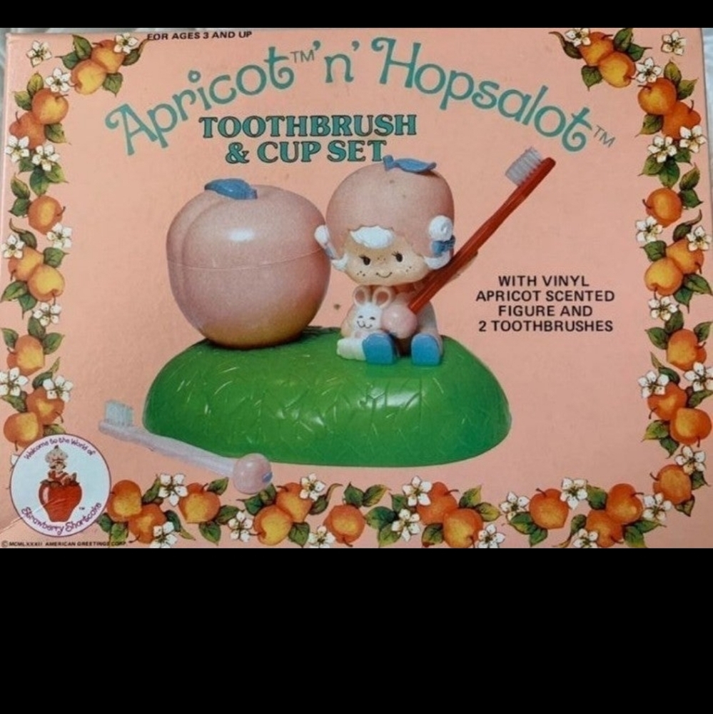 Apricot ‘n’ Hopsalot toothbrush set. Never used. Vintage new